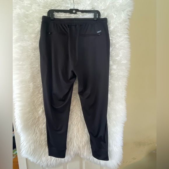 Vuori Sunday Performance Men’s Joggers. Size XL;
Style: V416 - Picture 3 of 12